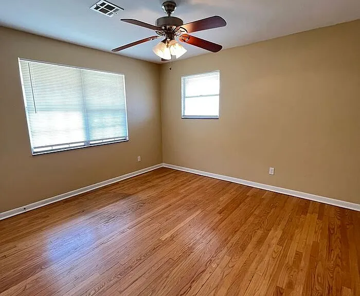 3617 1/2 N Drexel Blvd — Photo 11