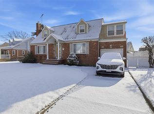 17 Standish Rd, Valley Stream, NY 11580