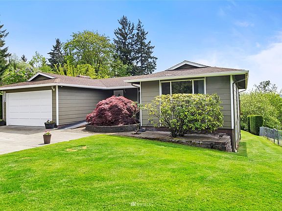 With 4 bedrooms, 2 3/4 baths and fully finished basement, this home lives large!