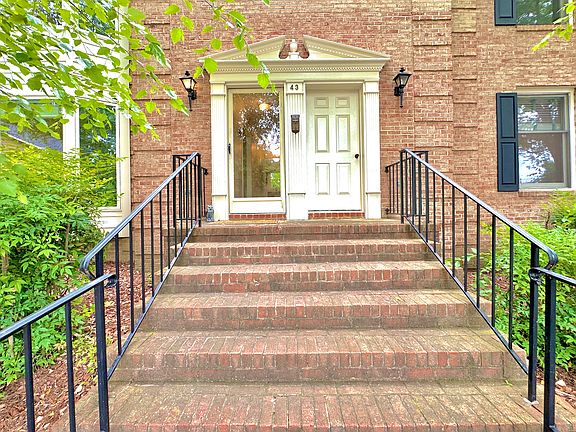 3rd image of 1515 E Franklin St APT 43