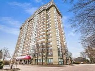 880 Dundas St W #1109, Mississauga, ON L5C 4H3