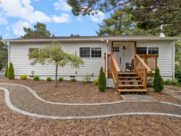 125 11th St, Florence, OR 97439