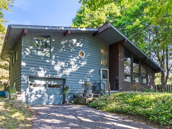 128 Vienna Rd, Newark, NY 14513