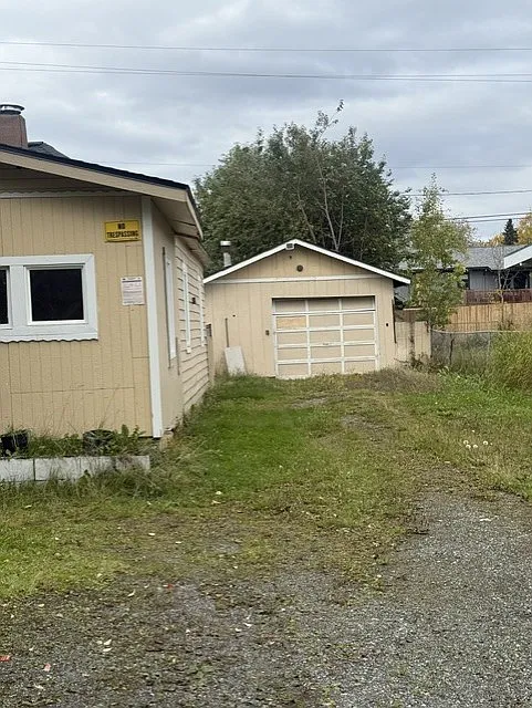 3 bed, 1060 sqft, $2,100 — Photo 2