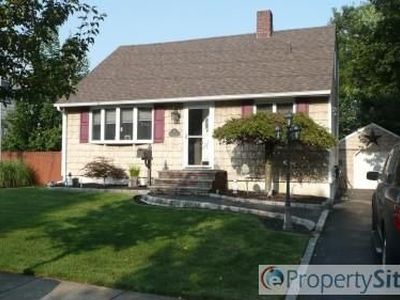 31 Birch Ave E, Farmingdale, NY, 11735