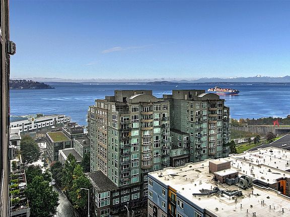 4th image of 2721 1st Avenue #1103