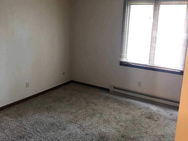Immaculate Updated 1 Bedroom with 1 Bath — Photo 25
