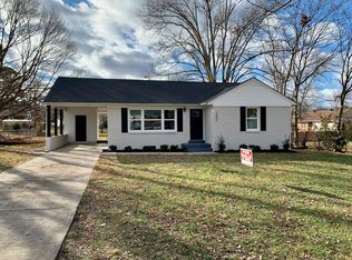 202 Hallbrook Dr, Clarksville, TN 37042