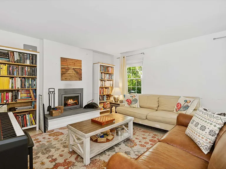 38 Eisenhower Dr — Photo 3