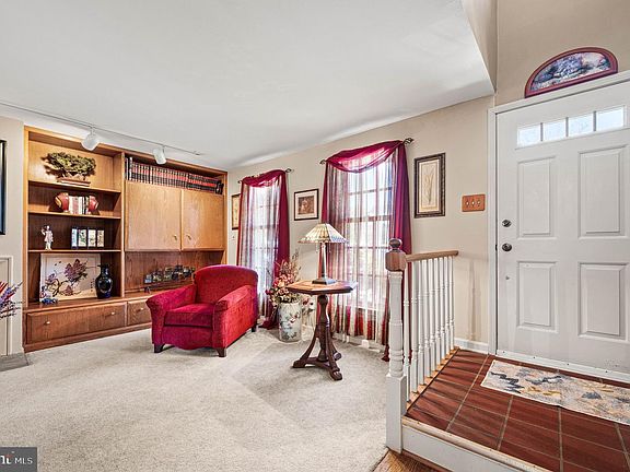 4th image of 705 Hillary Ct #705