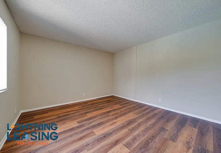 10250 Commerce Ave #216 — Photo 24