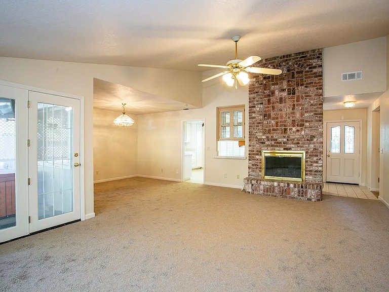 5809 Lincoln Ave — Photo 7