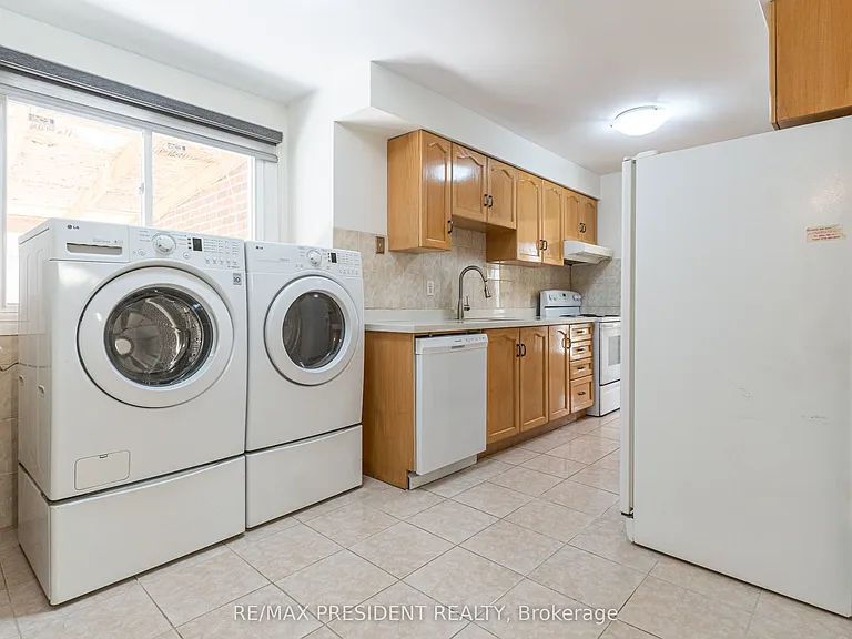 17 Manitou Cres #UPPER — Photo 13