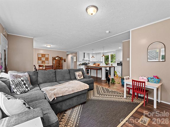 4th image of 64 Tupper Ln