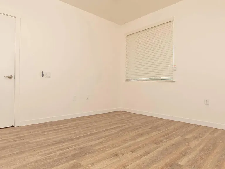 Mossdale Landing - Brand New Apartment Homes — Photo 9