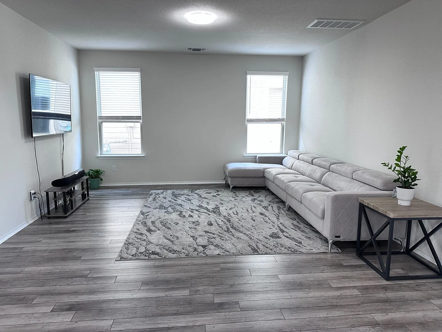 Modern 4-Bedroom Home with Smart Features in Prime Georgetown Location — Photo 4