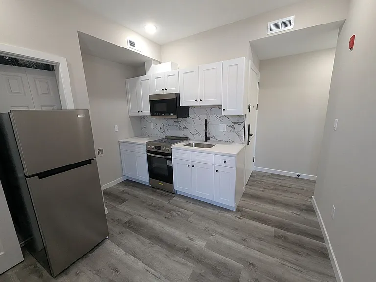 4995 W Thompson St — Photo 8