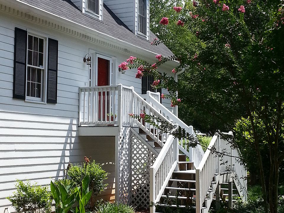 1st image of 3674 Heatherwood Dr NE