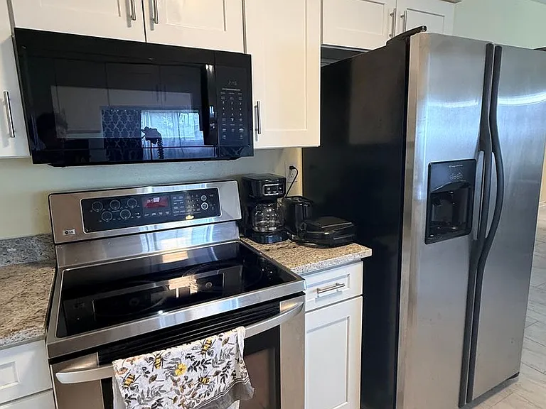 385 E Wildmere Ave — Photo 9