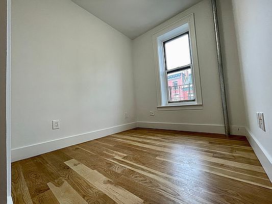 5th image of 191 Grand St APT 14