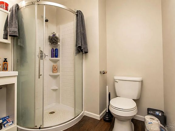 2nd image of 400 Tillotson St