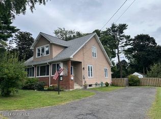 18 Park Ave, East Greenbush, NY 12061