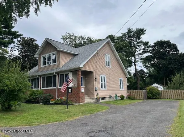 18 Park Avenue, East Greenbush, NY 12061