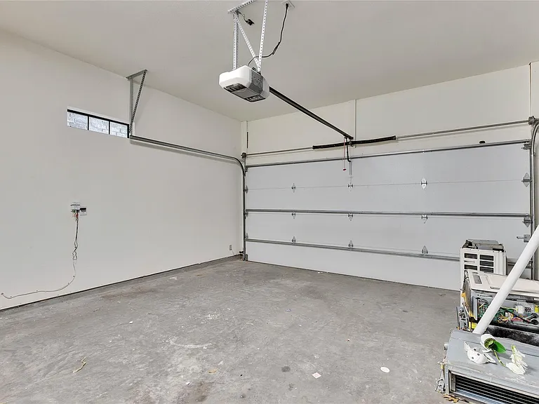 808 E Lydia St — Photo 39