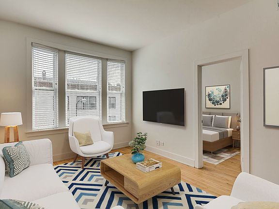 3rd image of 2060 N Damen Ave