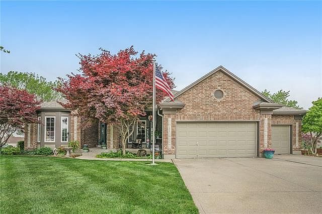 1st image of 1400 SW Crystal Springs Pl