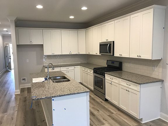 4th image of 1385 Sheridan Glen Xing