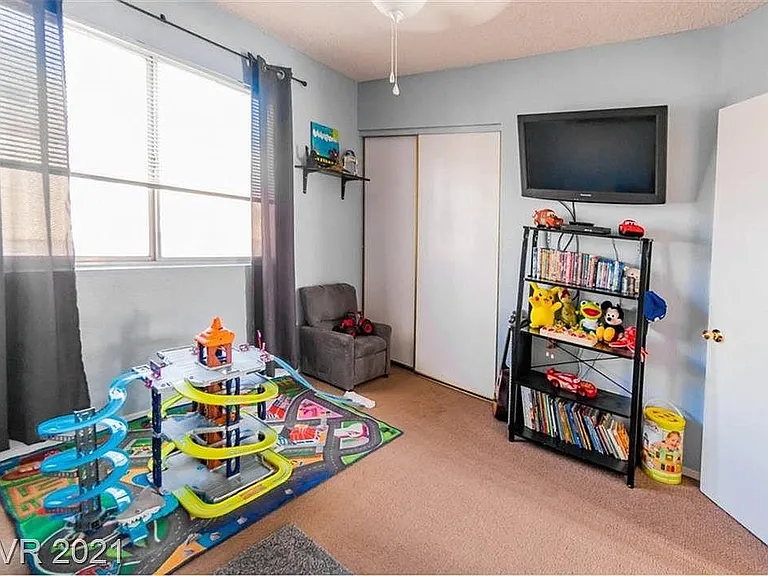 4060 Elkridge Dr — Photo 8