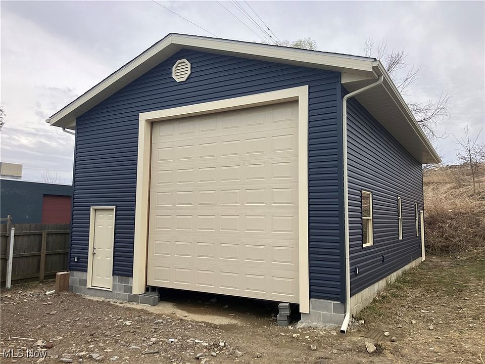 1st image of 221 Olive St