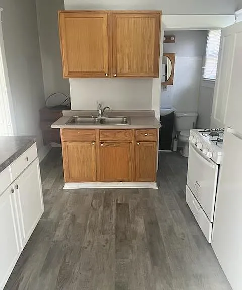 905 Portland Ave — Photo 4