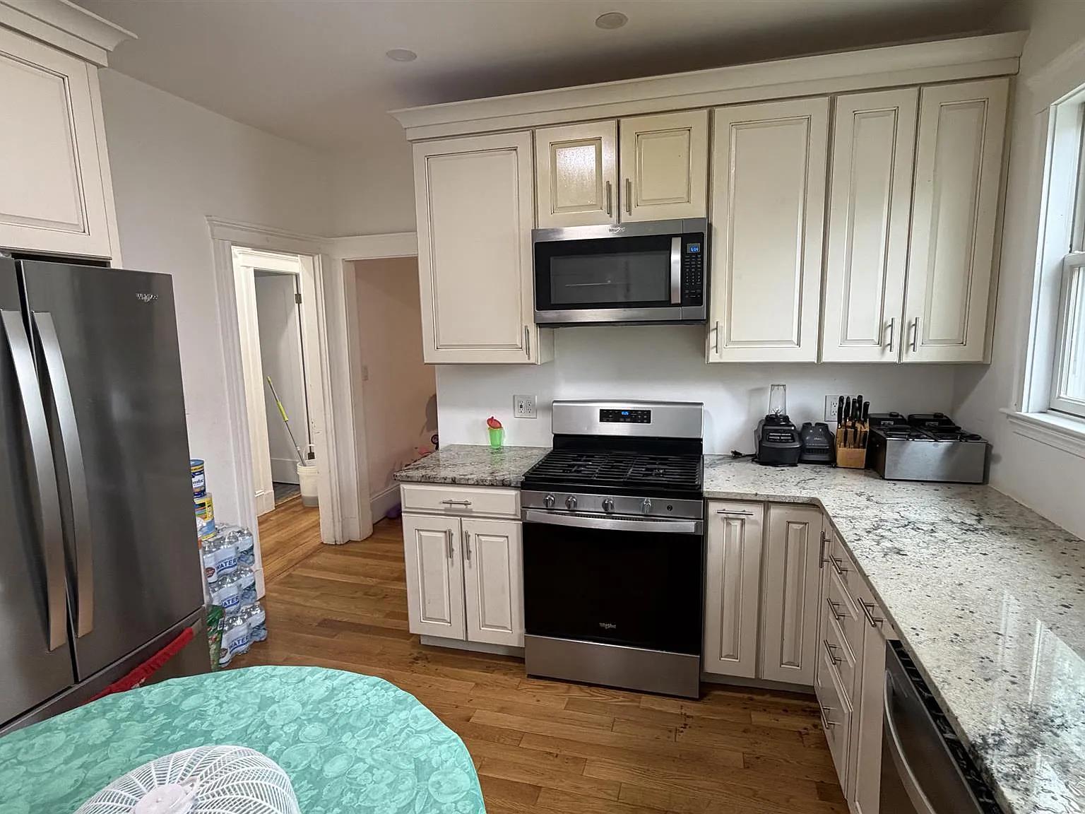 3 bed, 1400 sqft, $3,600 — Photo 2