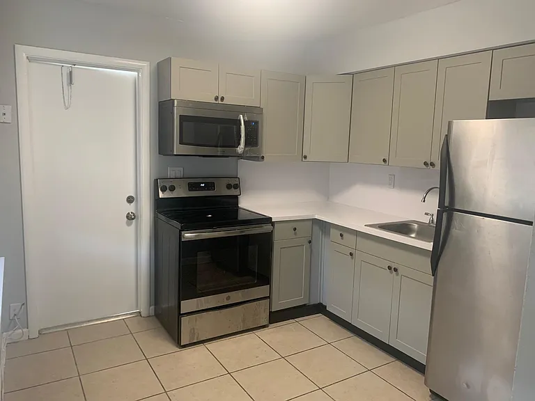 2407 McKinley St #1 — Photo 8