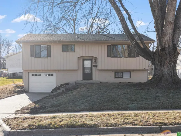 8809 Park View Blvd, La Vista, NE 68128
