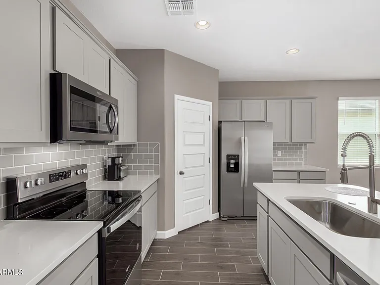 23950 W Hilton Ave — Photo 4