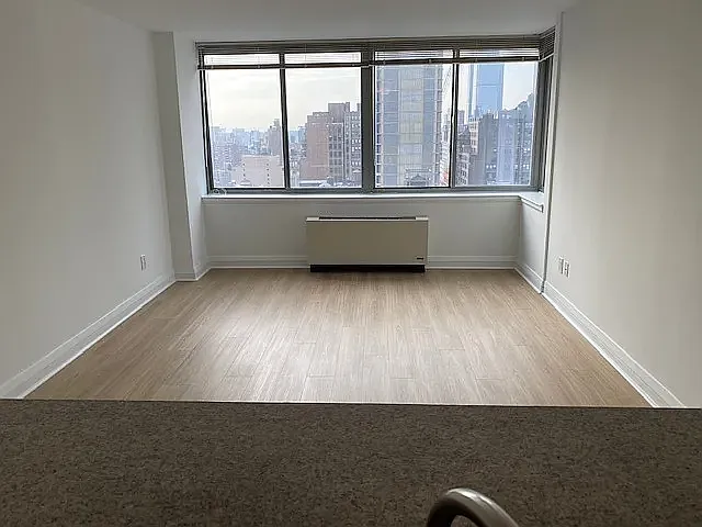 800 6th Avenue — Photo 2