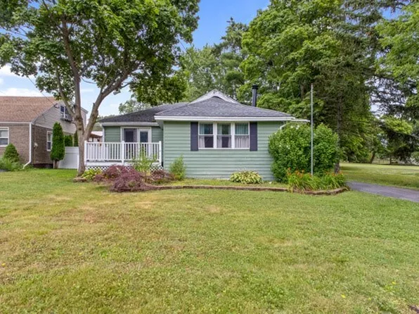 1016 Cold Springs Rd, Liverpool, NY 13088