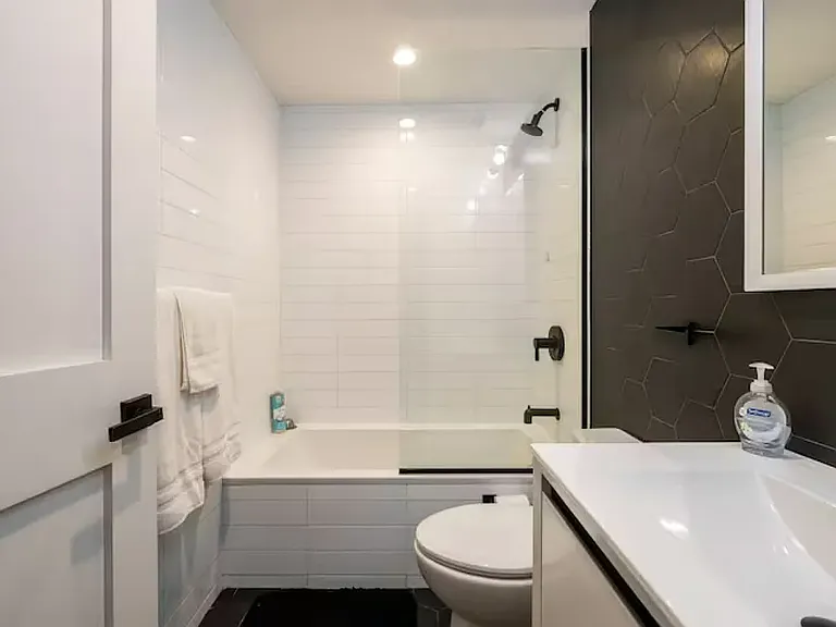 546 Monroe St #3 — Photo 19