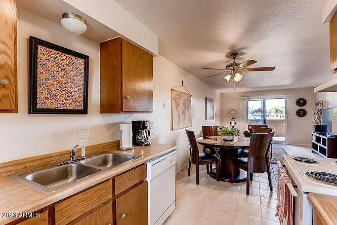 2 bed, 1.0 bath, 792 sqft, $1,600 — Photo 4