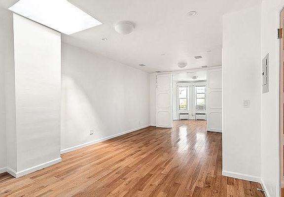 4th image of 430 Irving Ave #2