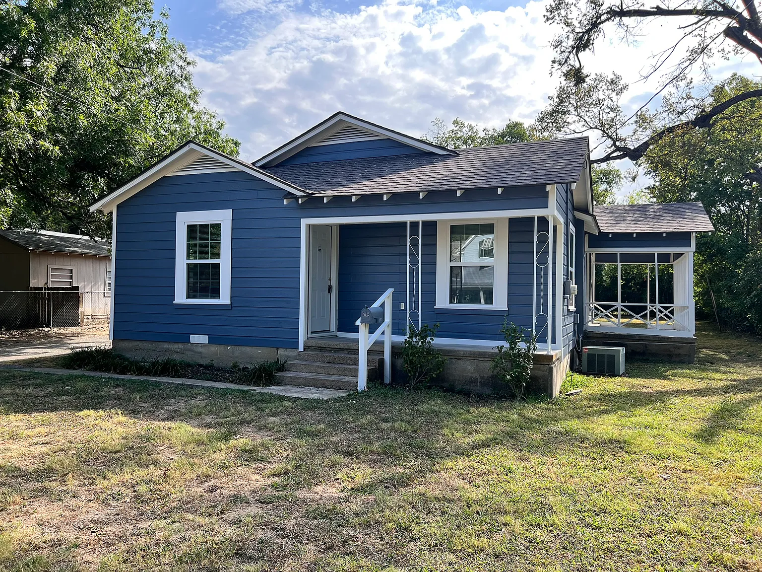 815 Barnes St — Photo 1