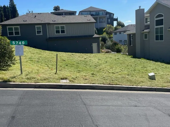 5740 Fairway Knoll Lane, Santa Rosa, CA 95403