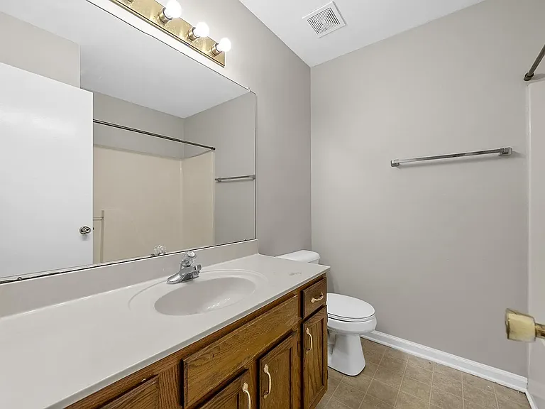 Upstairs full bathroom