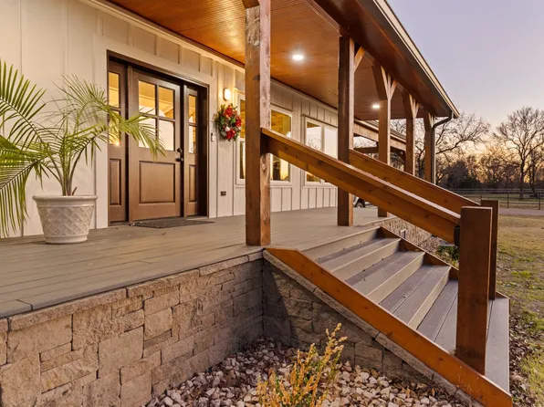 1512 E Henderson St, Cleburne, TX 76031