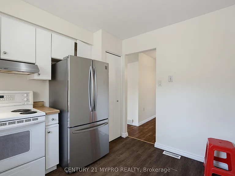 143 Ardsley Cres — Photo 12