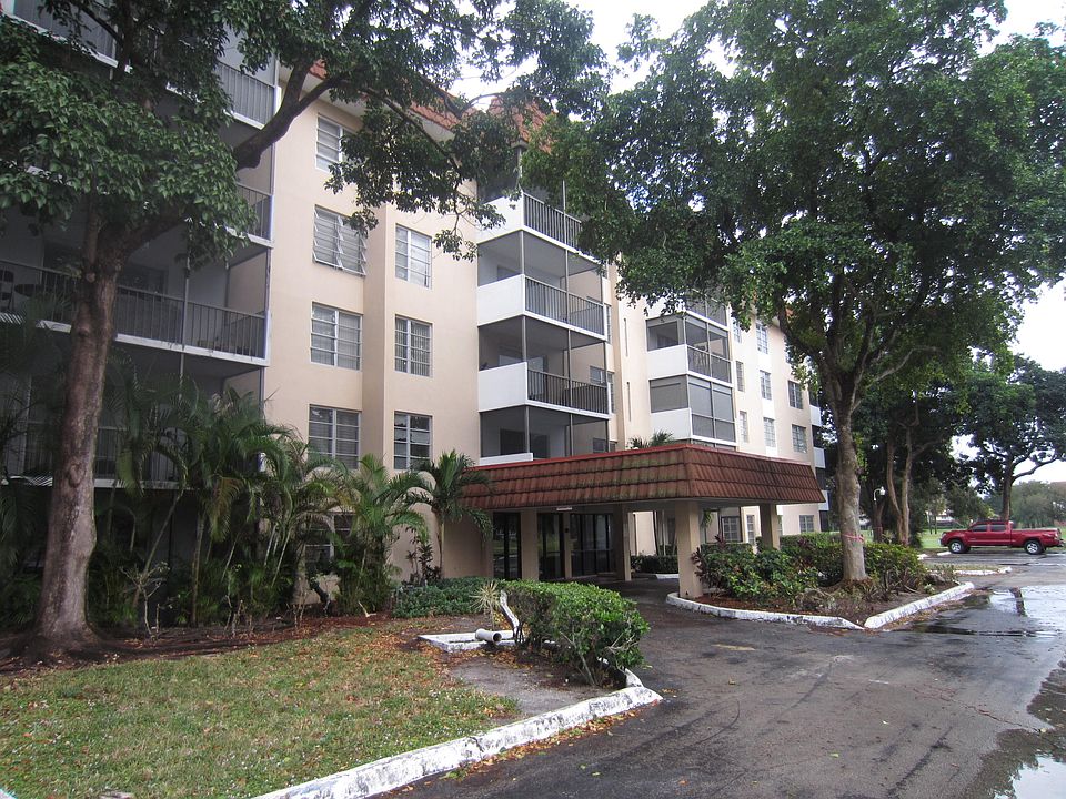 1st image of 4160 Inverrary Dr APT 507