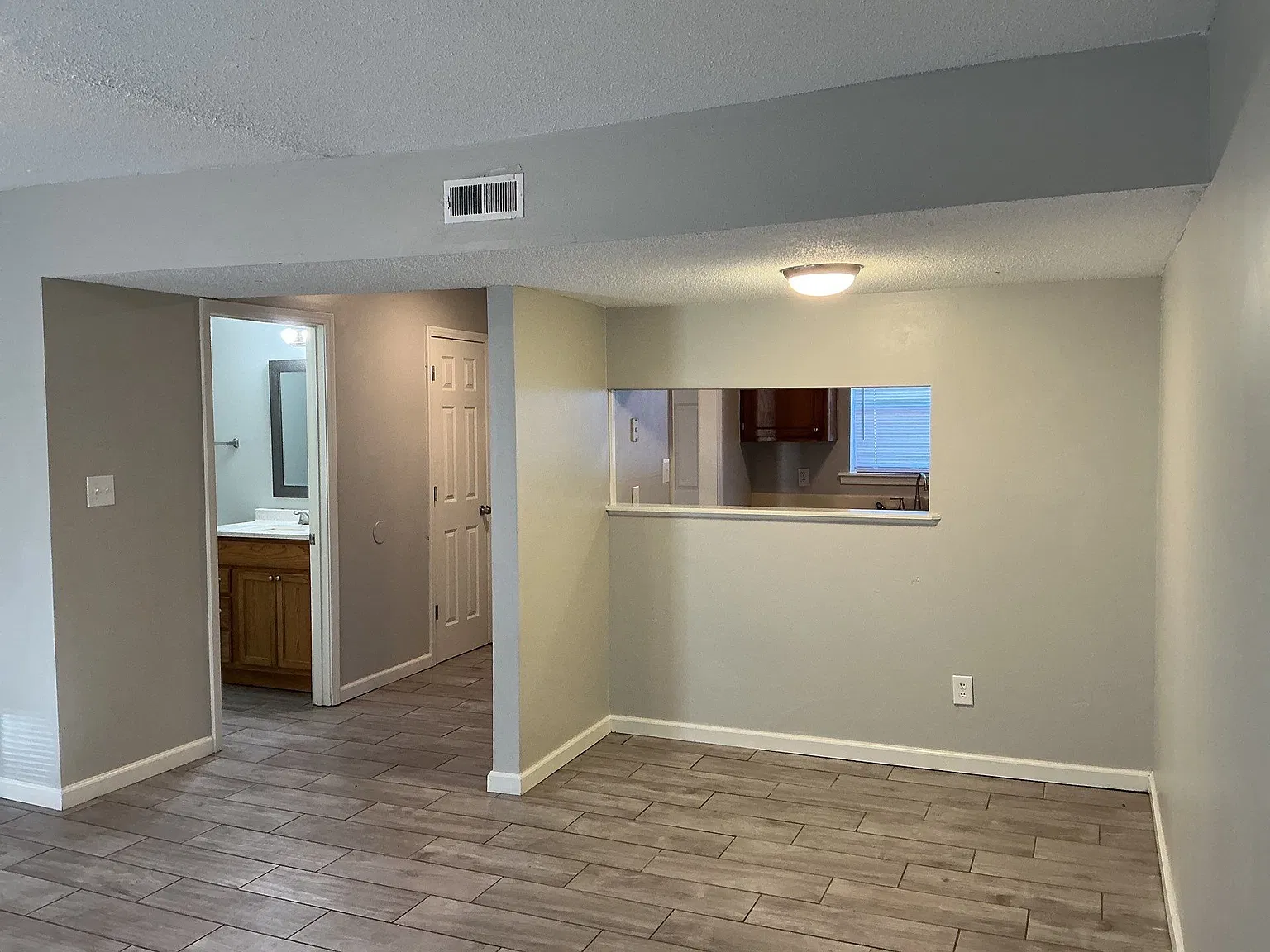 2 bed, 1.5 bath, 1160 sqft, $1,025 — Photo 4